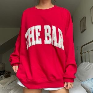 THE BAR VARSITY SWEATSHIRT RUBY RED